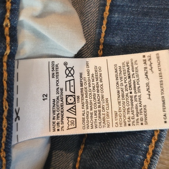 Old Navy Girls Classic Blue Jean Shorts. Size 12. - Picture 3 of 5